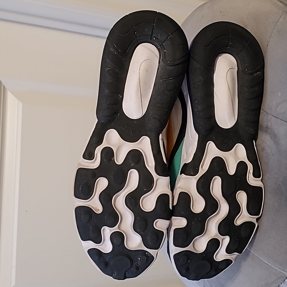 NIKE 270 size 7Y/8.5 - Picture 5 of 7